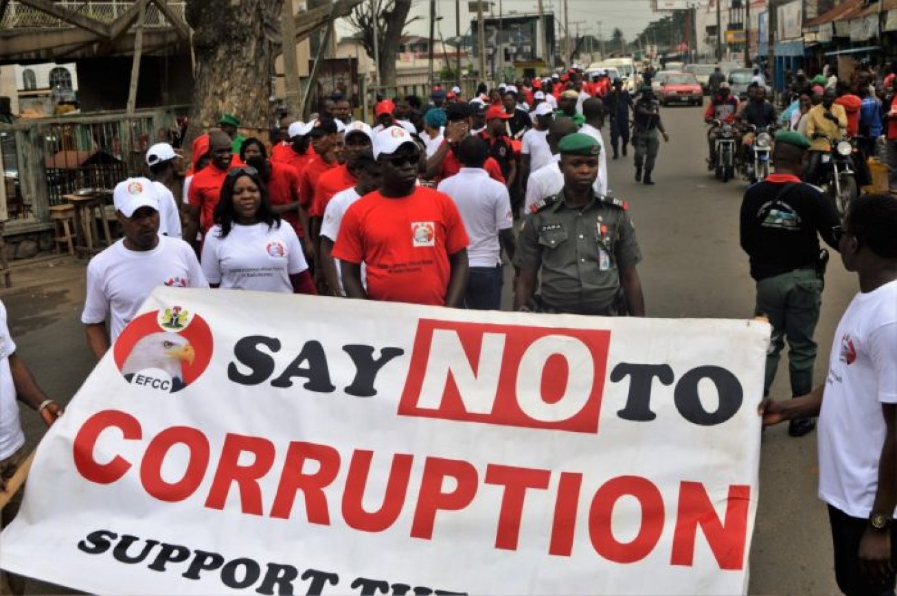 Nigeria le directeur de l'agence anticorruption, accusé de